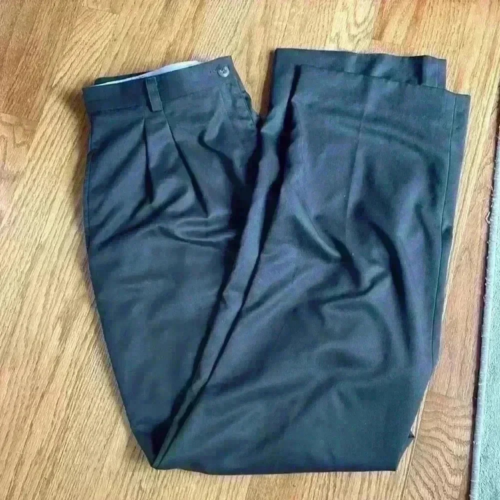 Liz Claiborne green cotton pleated style pants size 12